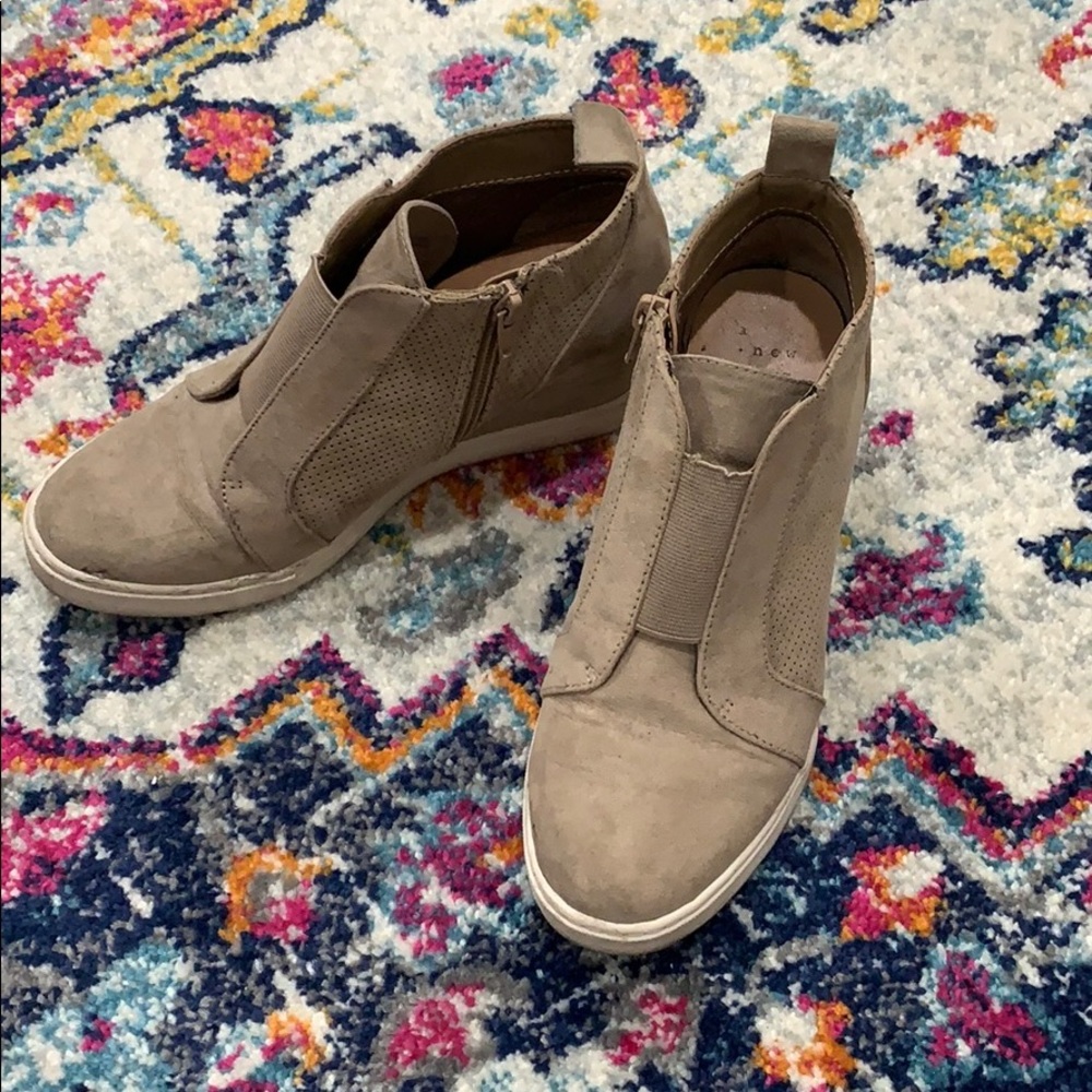 🍒Tan wedge sneakers